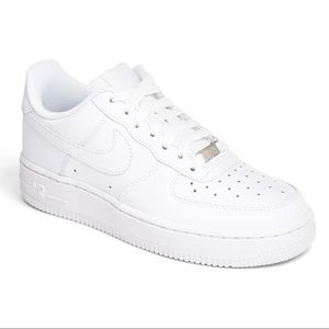 *BNIB* Women’s Nike Air Force 1 '07 Sneakers